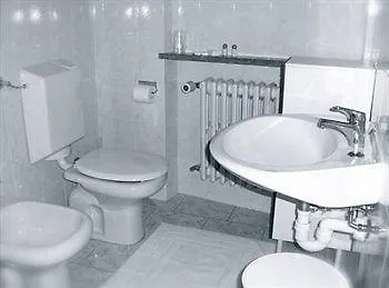 2000 Szálloda