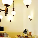 2000 Otel 3*