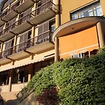 2000 Otel