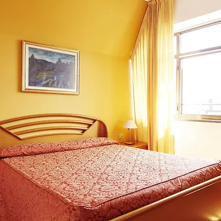 Hotel 2000 3*