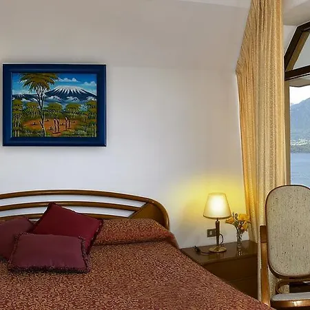 2000 Hotel